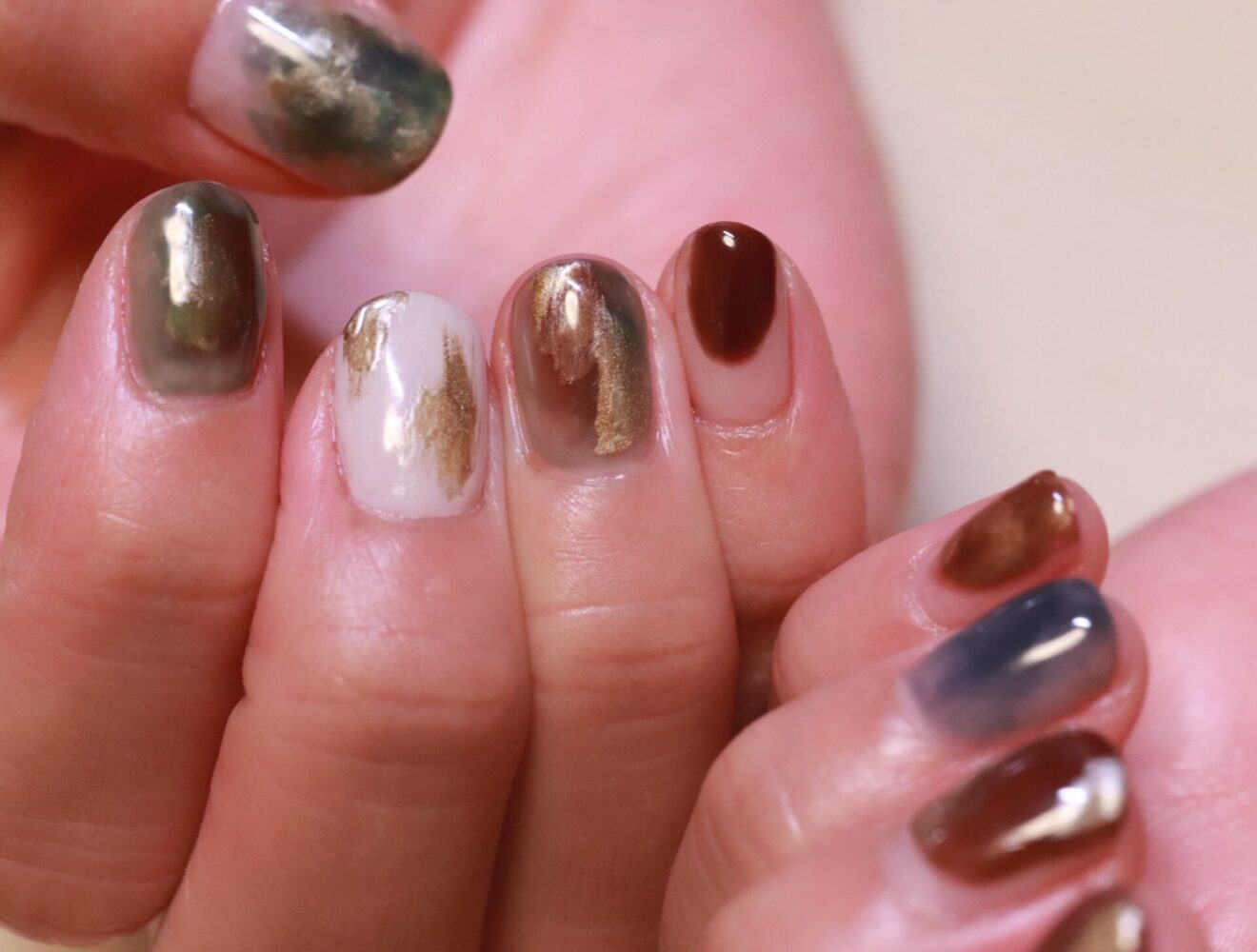 個性派ニュアンスネイルの別角度